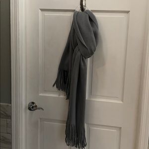 NWTG Gray soft knit Steve Madden scarf